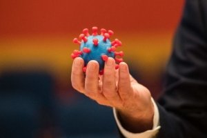 _116368471_gettyimages-1212194377_virus_model